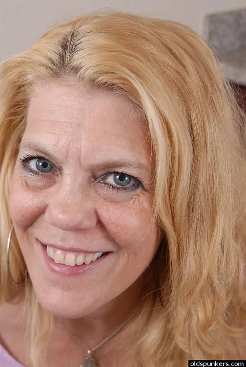 Mature Blonde Flaunts Her Big Natural Tits in Lingerie – photo 1 of 16