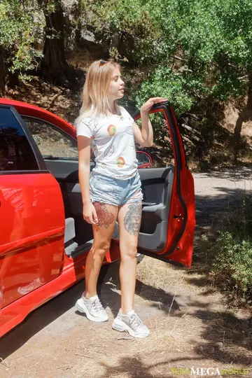 Tattooed Blonde Rides a Boyfriend Cowgirl in the Hotel