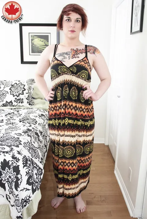 Canadian Trans Woman Peels Off Her Clothes and Poses Nude – photo 1 of 16