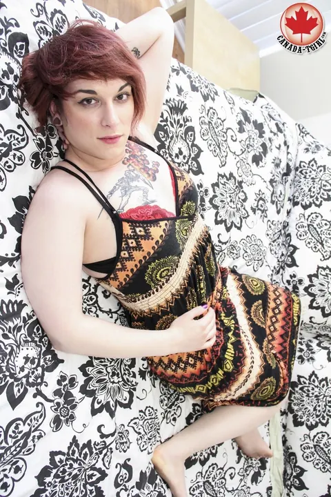 Canadian Trans Woman Peels Off Her Clothes and Poses Nude – photo 3 of 16