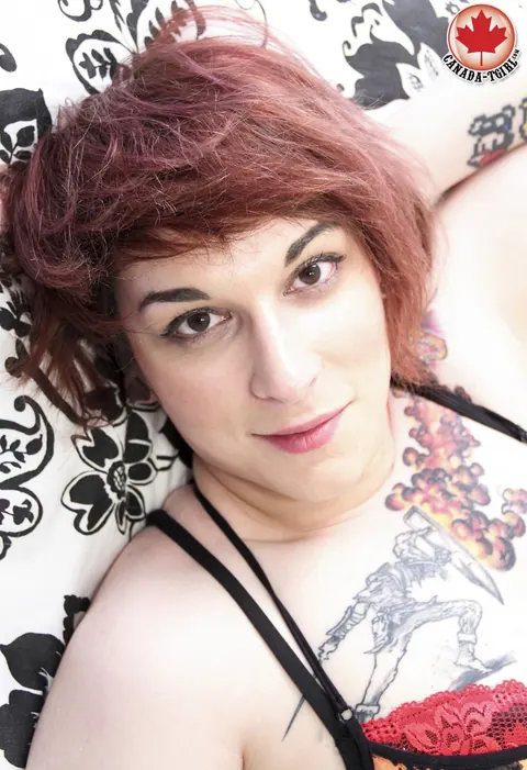 Canadian Trans Woman Peels Off Her Clothes and Poses Nude – photo 4 of 16