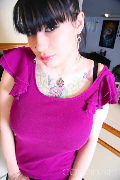 Jennique Adams: Brunette Reveals Her Big Tits in the Kitchen – photo 1 of 16