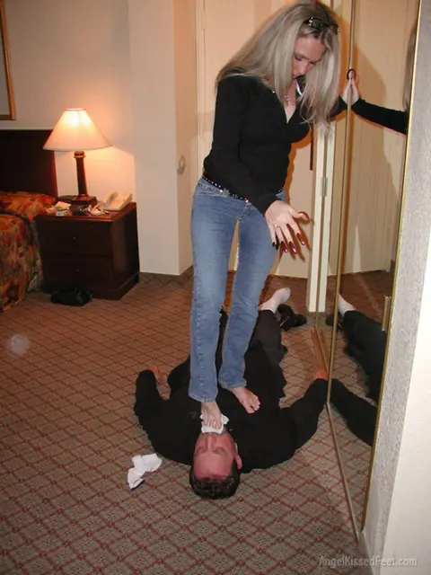 Thick Blonde MILF in Jeans Removes Her Socks for Foot Worship – photo 12 of 15