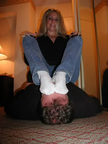 Thick Blonde MILF in Jeans Removes Her Socks for Foot Worship