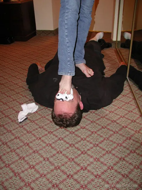 Thick Blonde MILF in Jeans Removes Her Socks for Foot Worship – photo 13 of 15