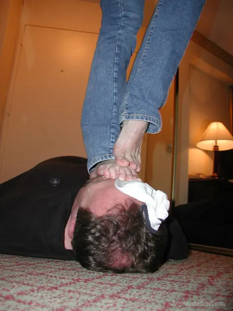Thick Blonde MILF in Jeans Removes Her Socks for Foot Worship – photo 14 of 15