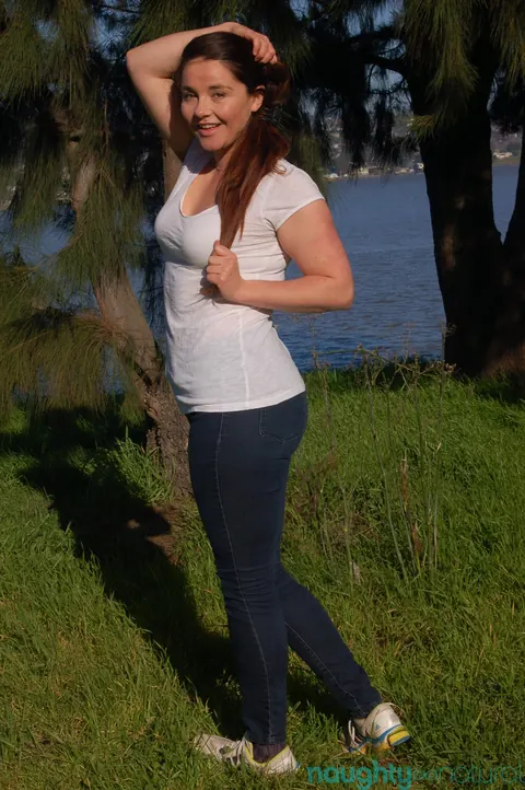 Maxine Holloway: Tall Curvy Amateur Strips Off Her Jeans Outdoors and Fingers Her Hairy Pussy – photo 1 of 21