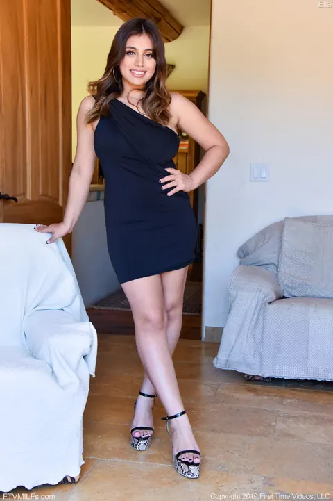 Ella Knox: Latina MILF with Big Natural Tits Poses Nude – photo 1 of 20