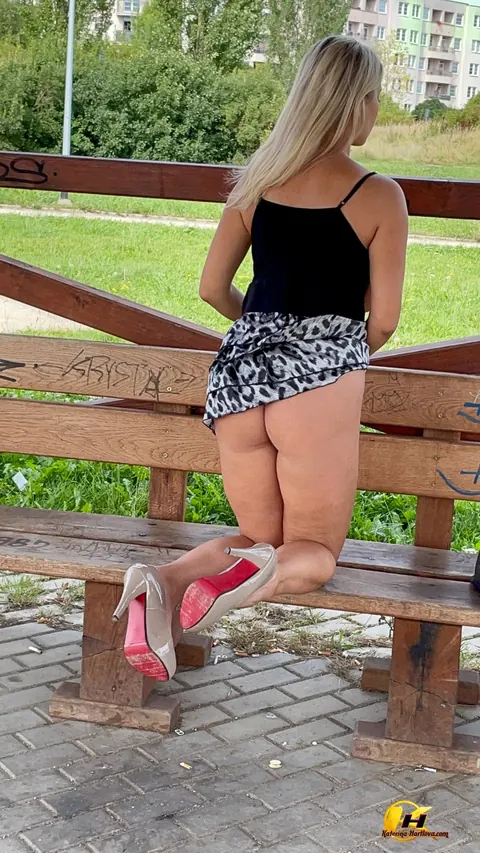 Katerina Hartlova: Czech MILF in Heels Fingers Herself on a Public Bench – photo 6 of 16