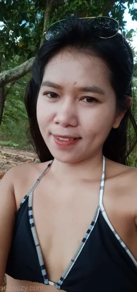 Skinny Asian Babe Strips Out of Her Bikini on the Beach – photo 9 of 15