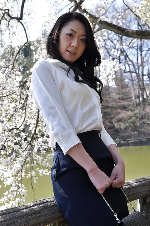 Asian MILF Strips Out of Her Panties and Uses a Dildo Outdoors – photo 5 of 16