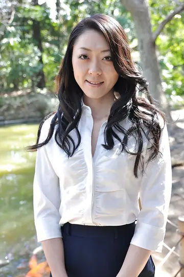 Asian MILF Strips Out of Her Panties and Uses a Dildo Outdoors