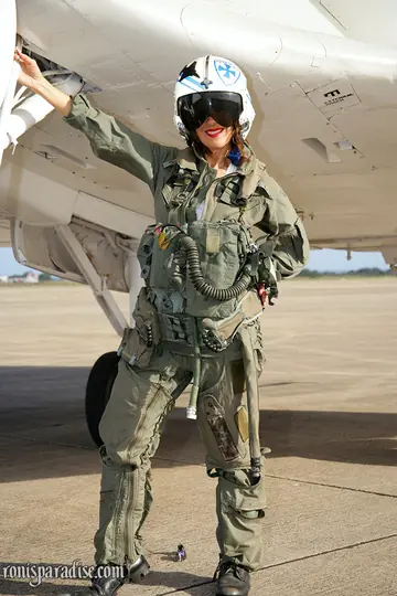 Roni Ford – Thick Asian MILF Peels Off Her Military Uniform Outdoors