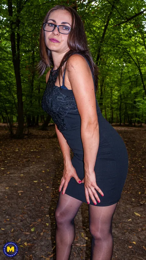 Thick European MILF Shows Her Big Ass in the Forest – photo 18 of 20