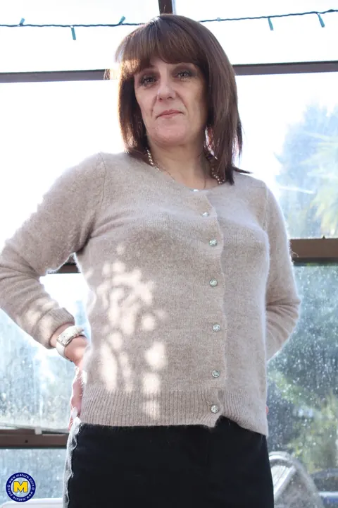 Pandora Sparrow: Mature European Brunette Strips Outdoors and Uses a Dildo – photo 2 of 21