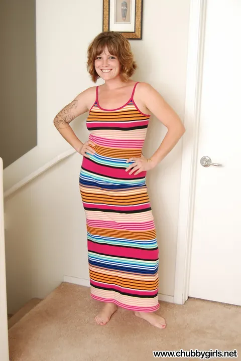 BBW in a Skirt Fingers Her Pussy on the Bedroom Floor – photo 1 of 16