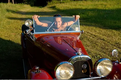 Busty Curly Woman in Glasses Strips Nude Outdoors by a Car – photo 17 of 21