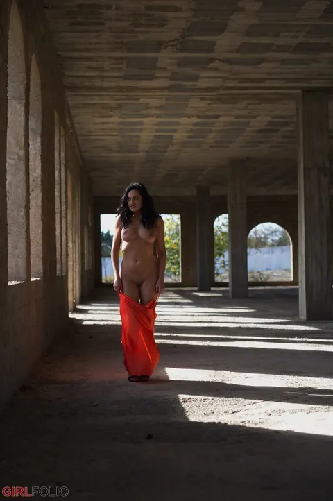 Bonnie Bellotti: British Brunette Drops Her Short Dress and Poses Nude – photo 12 of 12