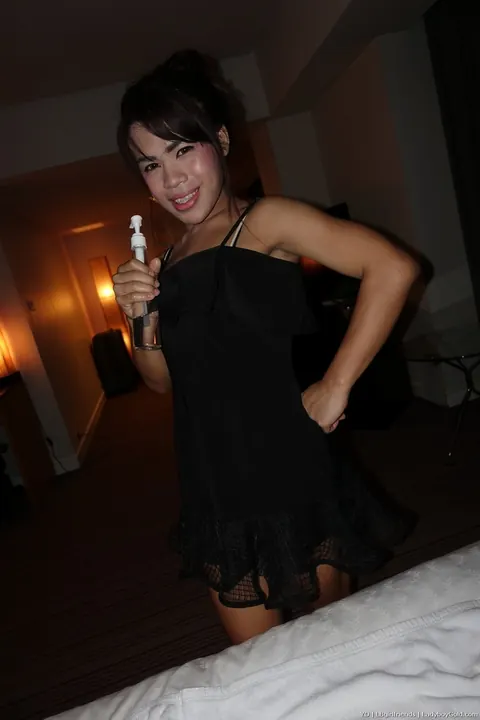 Asian Trans Woman Kisses Partner and Spreads Wide – photo 1 of 17