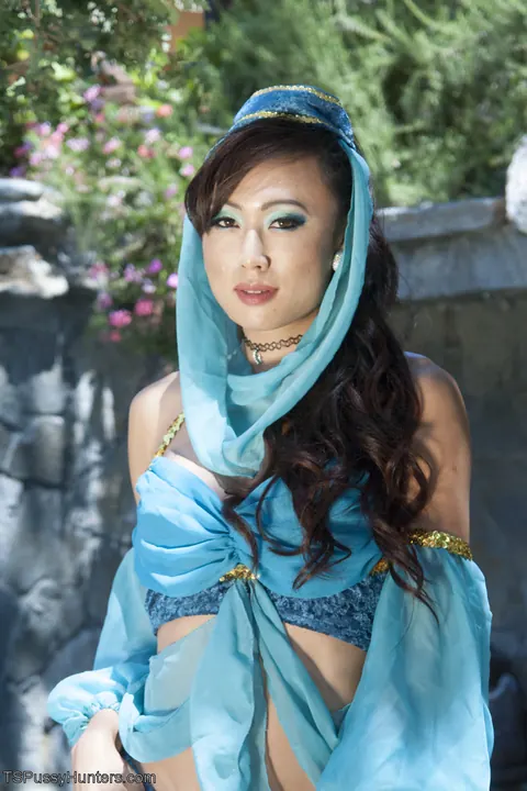 Asian Trans Woman Kisses and Fucks a Partner – photo 8 of 21