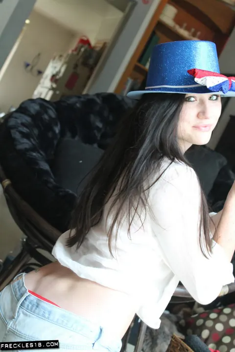 Brunette with Big Natural Tits Takes Mirror Selfies in Shorts – photo 9 of 12