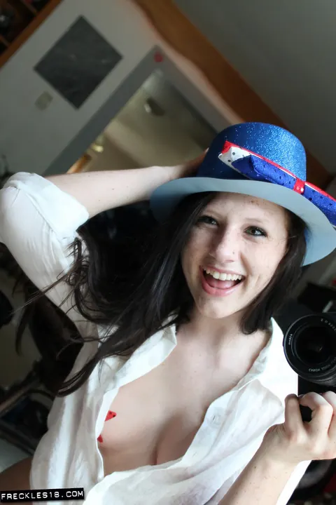 Brunette with Big Natural Tits Takes Mirror Selfies in Shorts – photo 4 of 12