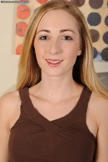 Ebony Blonde in Lingerie and Jeans Spreads Her Shaved Pussy