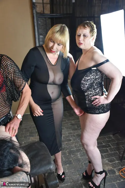 Posh Sophia: Mature Curvy Blonde in Leather Joins Lesbian Threesome – photo 7 of 16