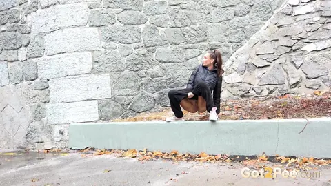 Cynthia Vellons: Blonde Czech MILF Pees and Spreads Outdoors – photo 5 of 15