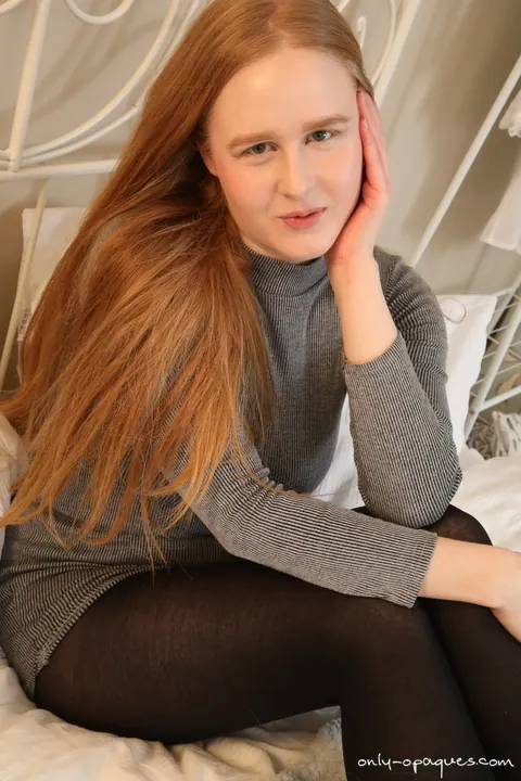 Aurora Phoenix: British BBW Redhead Poses in Pantyhose and Heels – photo 5 of 16