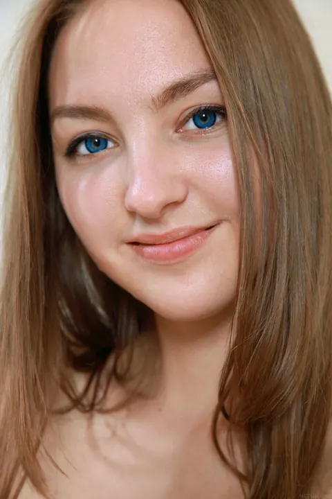 Alessa Z: Ukrainian Brunette in Panties Spreads Her Lovely Body – photo 6 of 21