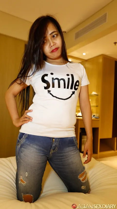 Thick Asian MILF in Jeans Takes a Creampie – photo 5 of 20