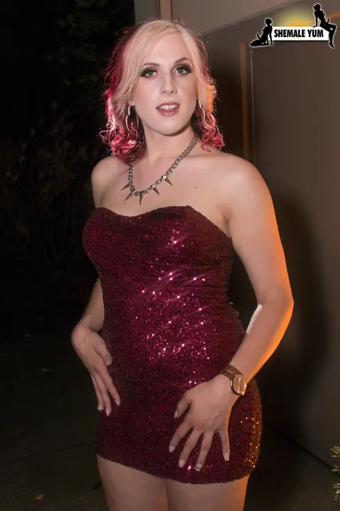 Trans Woman Undresses from Her Dress to Pose Nude – photo 2 of 16