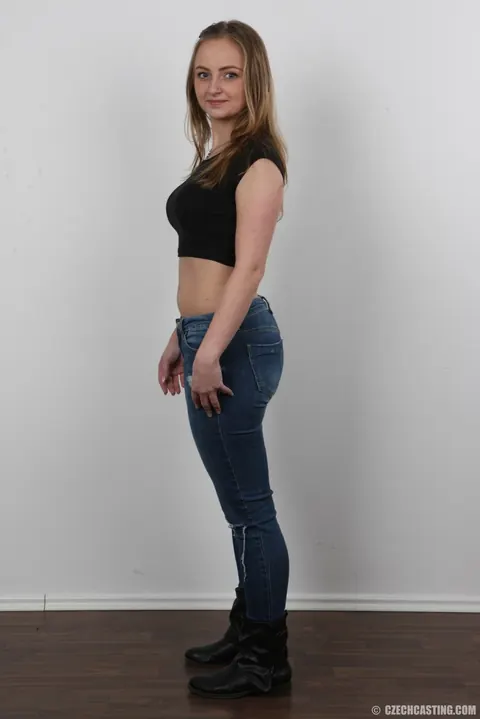 Lady Bug: Blonde Czech Babe with Big Natural Tits Peels Off Her Jeans – photo 4 of 20
