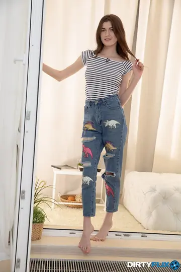 Ariana Shaine – Brunette in Jeans Gives a Blowjob, Rides Cowgirl and Takes a Facial