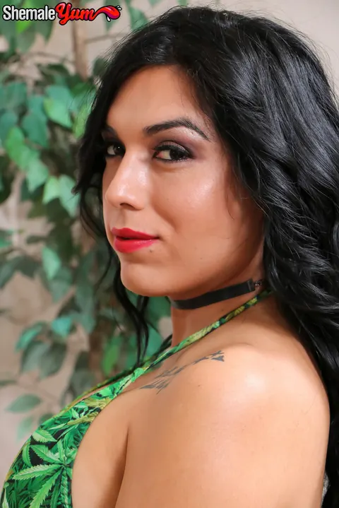 Mature Trans Woman Strips Out of Her Bikini and Poses Nude – photo 3 of 16