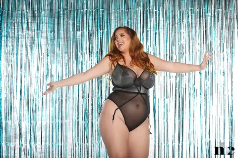 Lucy Collett: Busty Redhead BBW Strips Out of Her Lingerie Bodysuit – photo 4 of 21