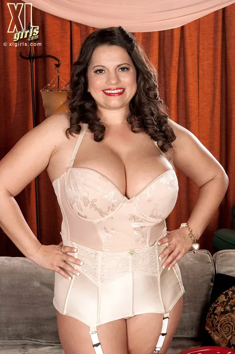 Melonie Max: BBW with Big Tits Unleashes Breasts from Girdle – photo 2 of 12