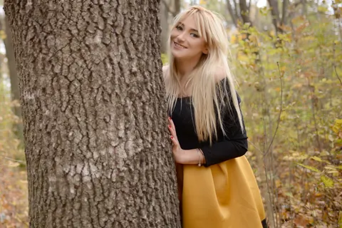 Thick Blonde Poses in a Dress, Skirt and Jeans in the Forest – photo 11 of 15