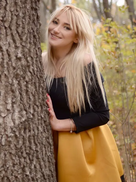 Thick Blonde Poses in a Dress, Skirt and Jeans in the Forest – photo 15 of 15