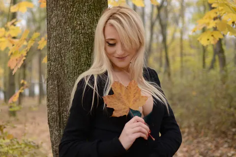 Thick Blonde Poses in a Dress, Skirt and Jeans in the Forest – photo 6 of 15