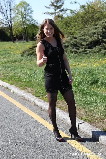 Brunette in Stockings Gives a Handjob and a Blowjob in a Car