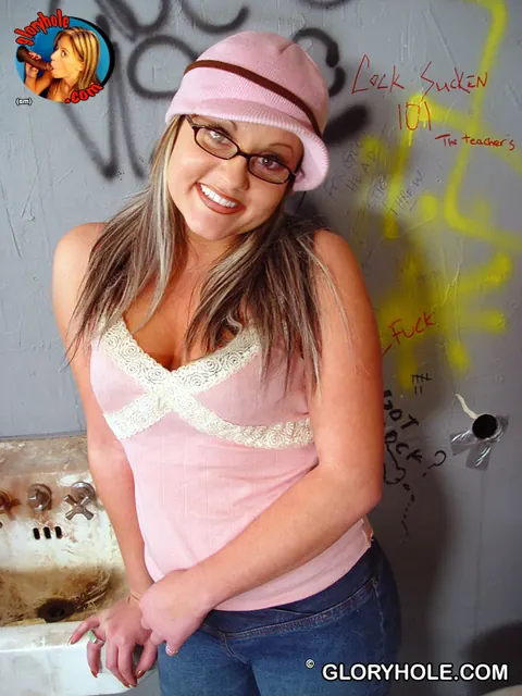 Nicole Parks: Petite Canadian MILF Gets Fucked Through a Gloryhole – photo 2 of 21