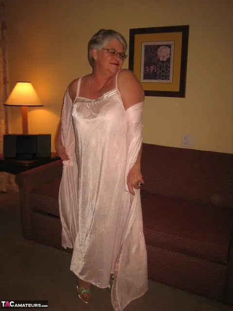 BBW in Stockings and Glasses Spreads Her Hairy Pussy – photo 6 of 20