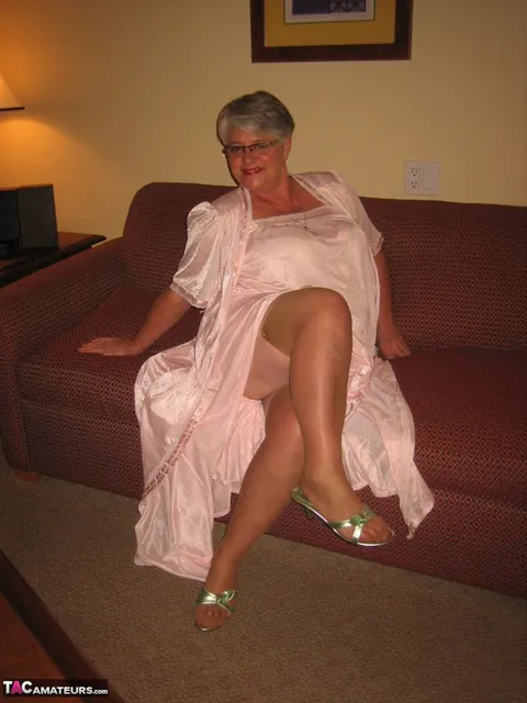 BBW in Stockings and Glasses Spreads Her Hairy Pussy – photo 5 of 20