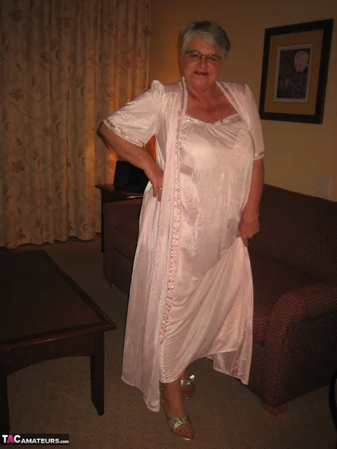 BBW in Stockings and Glasses Spreads Her Hairy Pussy – photo 2 of 20