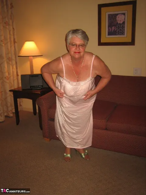 BBW in Stockings and Glasses Spreads Her Hairy Pussy – photo 7 of 20
