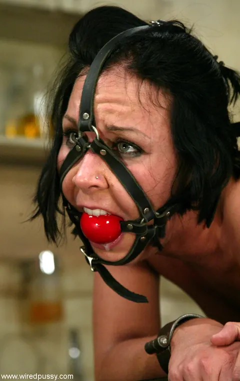 Julie Knight: Brunette MILF Dominates Bound Woman with Fingering and Pussy Licking – photo 15 of 21