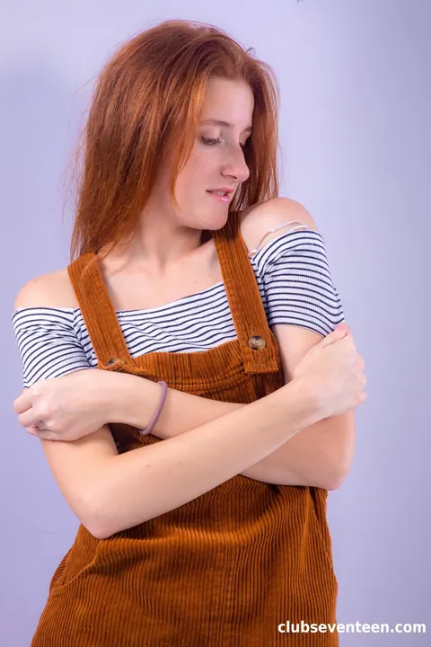 Foxy Lee: Russian Redhead Spreads Her Pussy and Toys Herself – photo 1 of 21