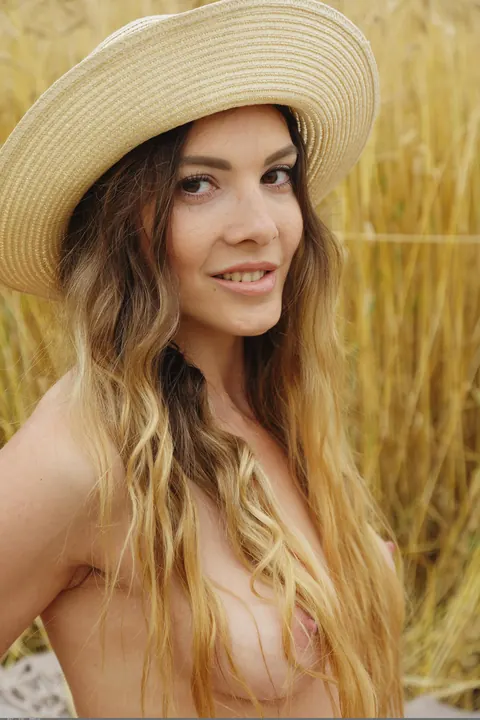 Woman Undresses Fully Nude and Turns to Show Front and Back – photo 4 of 21
